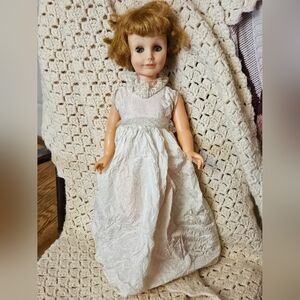 Deluxe Reading Corp Doll Suzy Homemaker 22" 1964. Sleepy Eyes Jointed Knees.